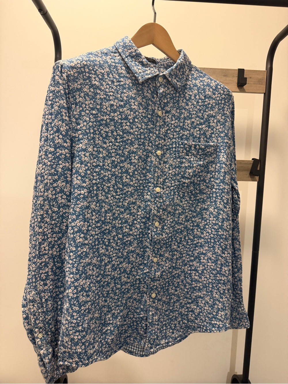 Banana Republic blue ditsy floral button-up shirt